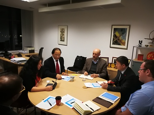 上午与利兹大学副校长座谈