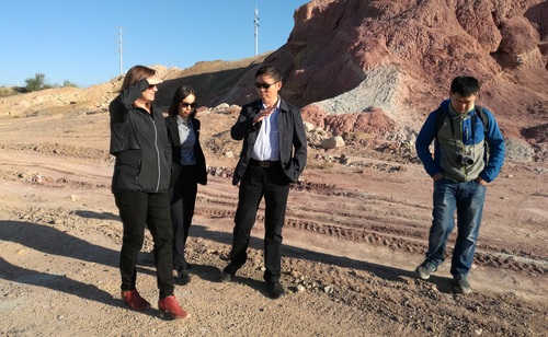 参观地质实习点_(2)