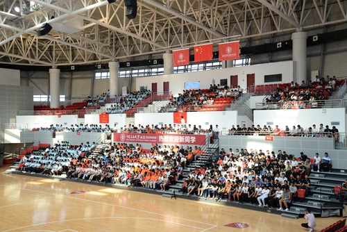 20170910-赵武生为校区2017级新生做《戈壁明珠—克拉玛依》专题讲座-刘宇峰 夏海博.1