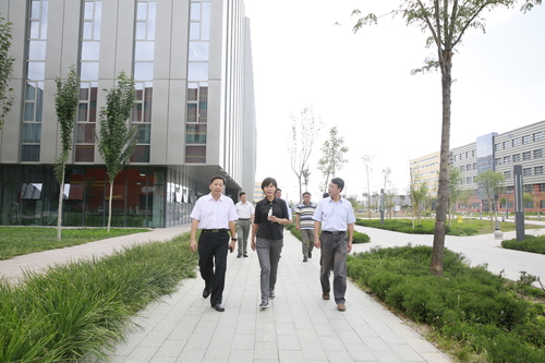 20170831“克拉玛依欢迎你们”市长张红彦来校区看望新生.docx (1)