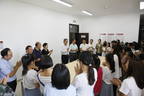 20180826陈大恩书记带队看望新生、家长 (111)