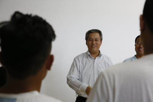 20180826陈大恩书记带队看望新生、家长 (30)