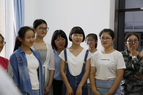 20180826陈大恩书记带队看望新生、家长 (95)