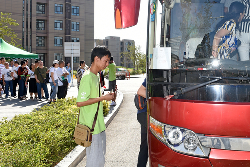 2018.08.26 克拉玛依校区迎新 闵勇 摄 (34)