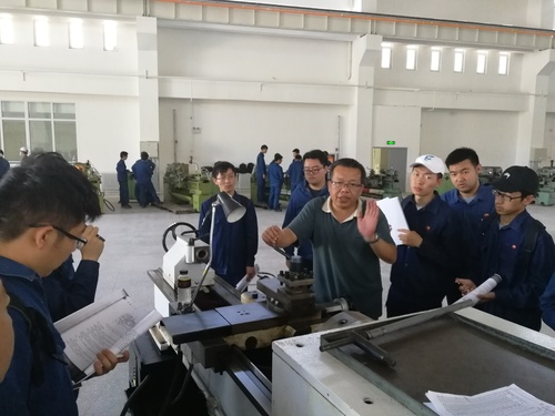 中石大（北京）克校区顺利开展金工实习1