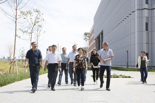 20180605山红红书记带队考察校区实验室建设-张宝 (115)