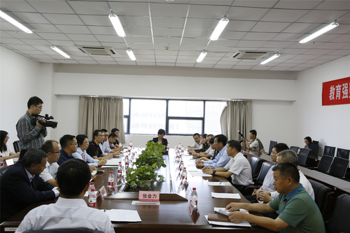 20180908赵文泉书记教师节慰问大学城教师-张宝 (5)