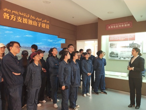 2019.5.22工学院学生第二党支部开展以“学习模范榜样，弘扬工匠精神”为主题的党组织生活会（4）