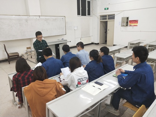 2019.5.22工学院学生第二党支部开展以“学习模范榜样，弘扬工匠精神”为主题的党组织生活会（3）