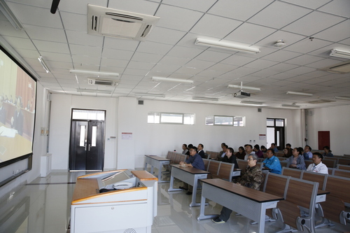 20190430校区师生共同观看纪念五四运动100周年大会-张宝 (20)