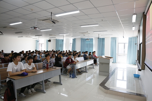 20190430校区师生共同观看纪念五四运动100周年大会-张宝 (42)