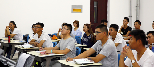 20160919克拉玛依校区首届新生顺利开课-张宝 (3)