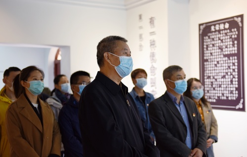 参观孙龙珍纪念馆