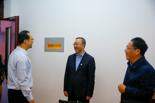 与校区教师交流