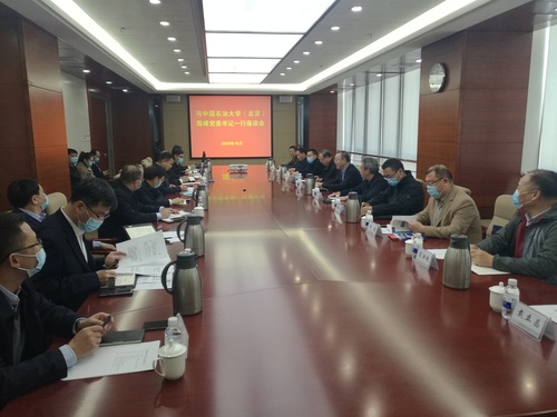 与新疆油田公司领导座谈交流