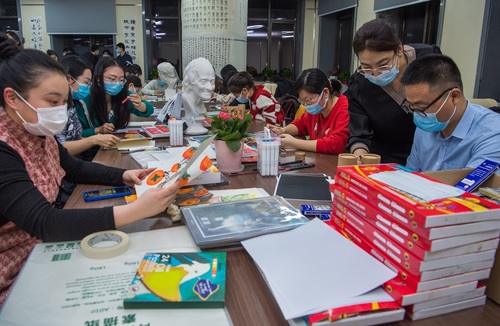 2021.12.22 闵勇 摄 中国石油大学（北京）克拉玛依校区 润物生文化润疆中石大文艺创作基地 揭牌及聘任仪 (24)