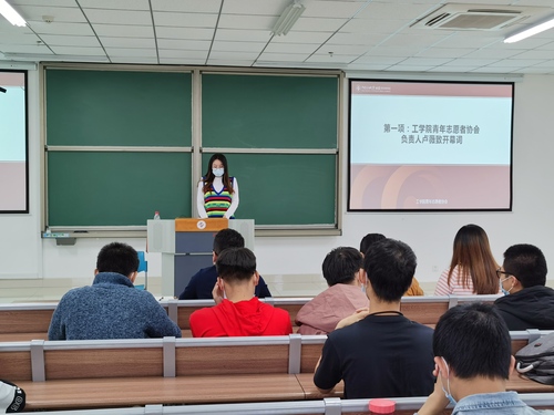 20201105 工学院举办第一届新老生书籍转赠大会 (1) 20201105 工学院举办第一届新老生书籍转赠大会 (1)