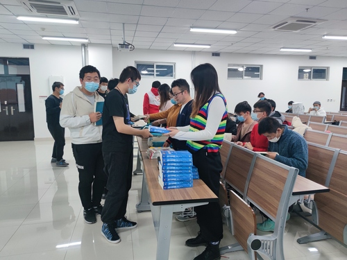 20201105 工学院举办第一届新老生书籍转赠大会 (3) 20201105 工学院举办第一届新老生书籍转赠大会 (3)