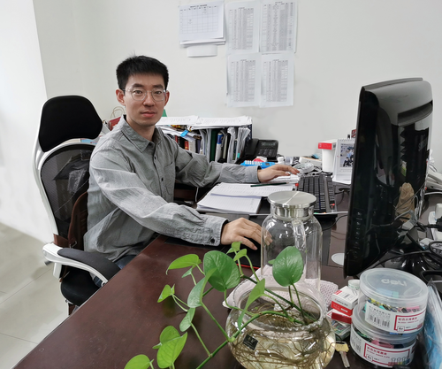 工作照片（横拍，不能是证件照）_0_2022-11-16T05_46_36.887Z