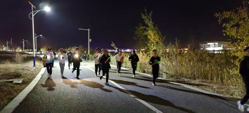 环湖夜跑2