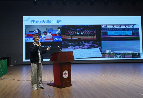 张锐琦同学进行分享