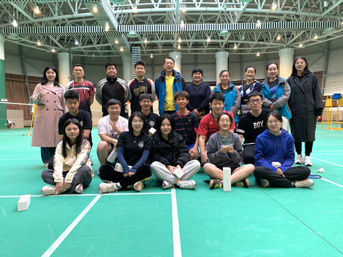 羽毛球赛赛后合影