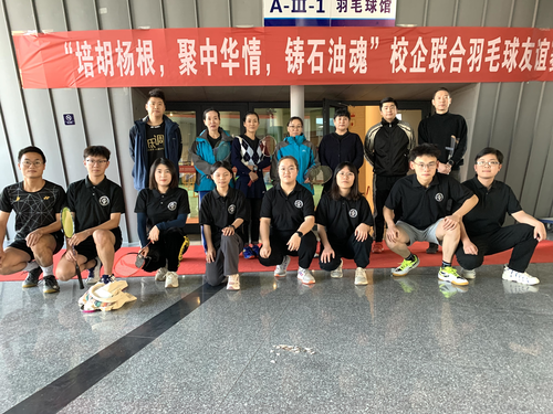 羽毛球赛赛前合影