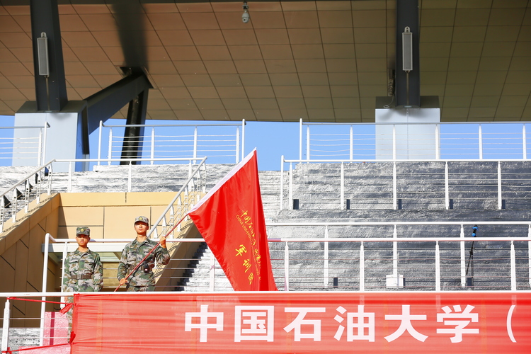 中国石油大学北京克拉玛依校区举行2017级新生军训开训典礼