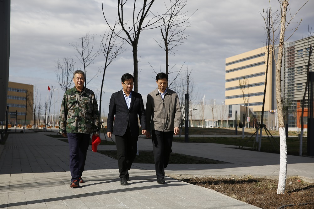 克拉玛依市委书记赵文泉到校区调研