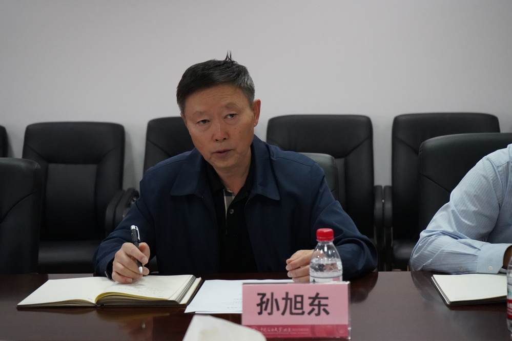 克拉玛依市教育局领导到校区调研座谈