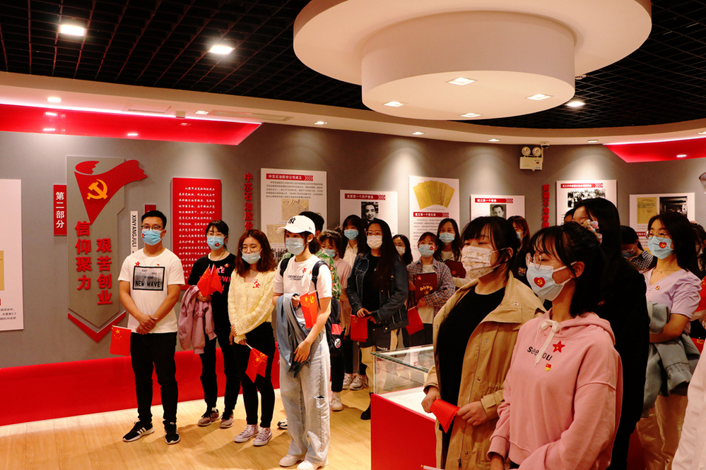 20210412文理学院学生第一党支部开展“党旗映天山”主题党日活动 (3)_副本