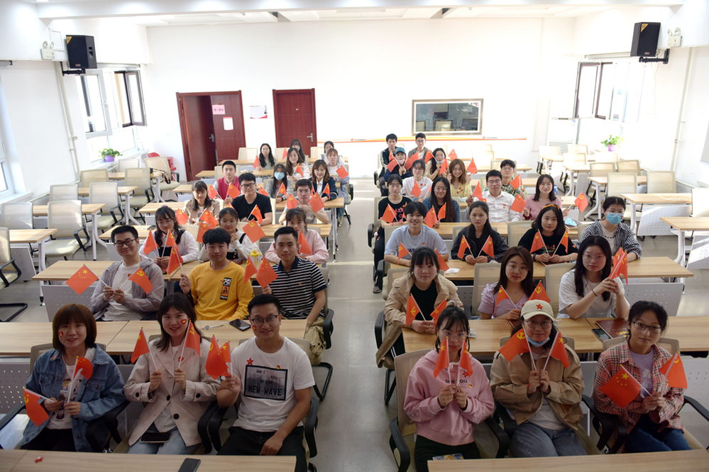 20210412文理学院学生第一党支部开展“党旗映天山”主题党日活动_副本