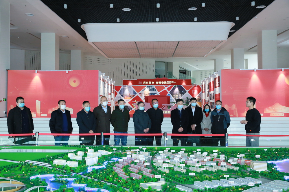 西部钻探工程有限公司总经理潘登一行到访校区