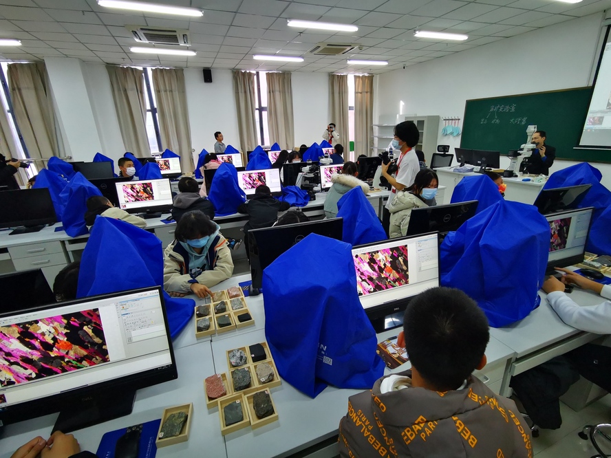 20211107校区开展文化润疆之市一中走进中石大主题研学活动 (10)