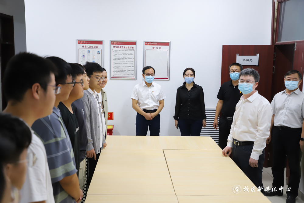 20220826梁校长视察迎新点-魏静怡摄 (138)