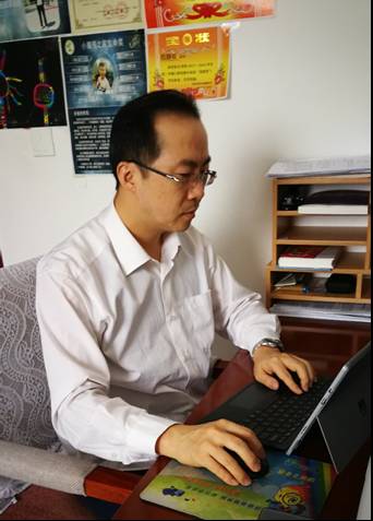 殷文老师在备课