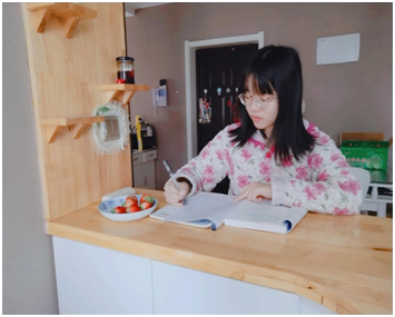 张婧茹在学习 张婧茹在学习