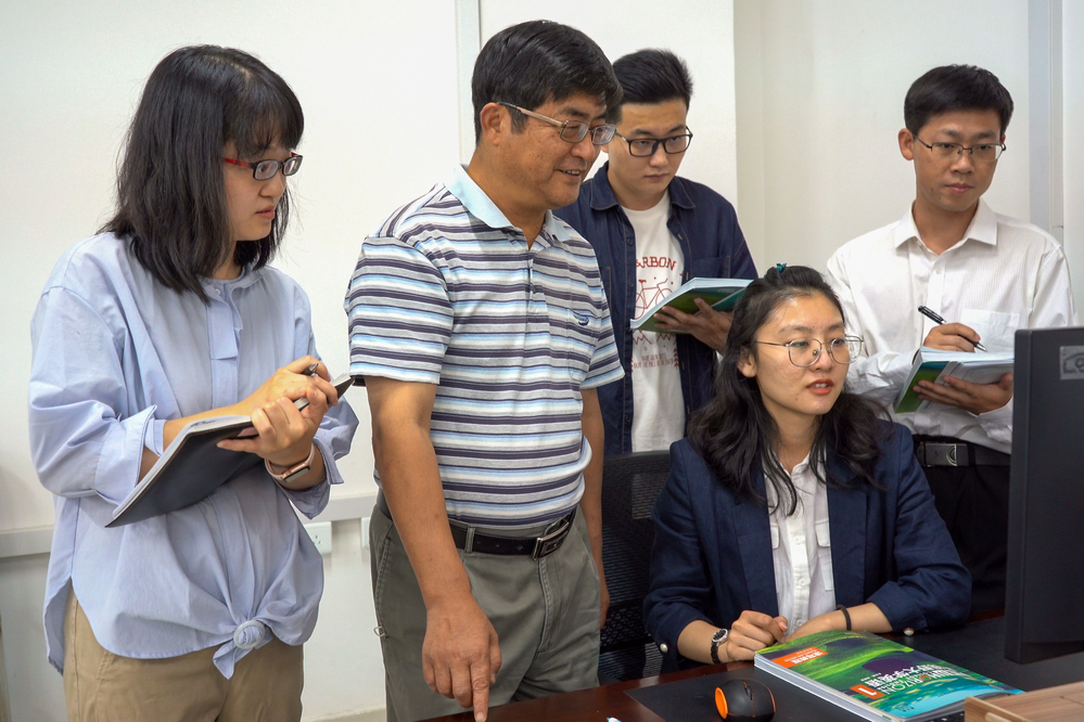 曹航老师指导青年教师