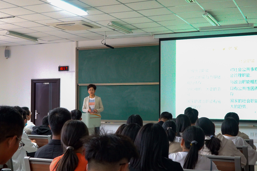 银龄教师徐双敏授课