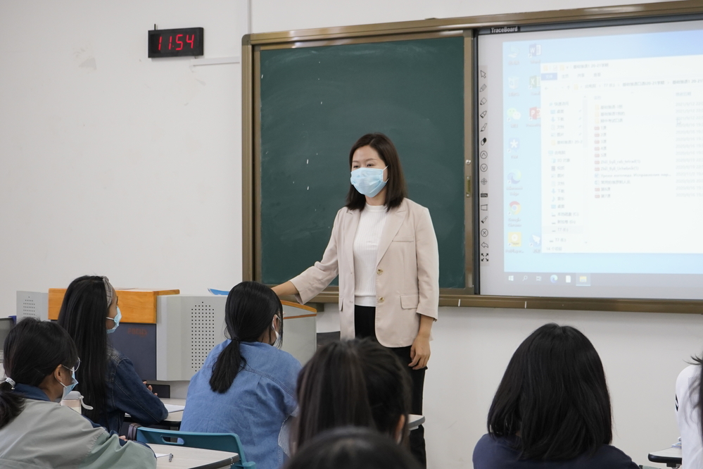 援建教师孙磊授课