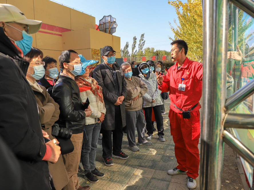 1017银龄教师援建教师油城旅 徐澜城摄 (10)