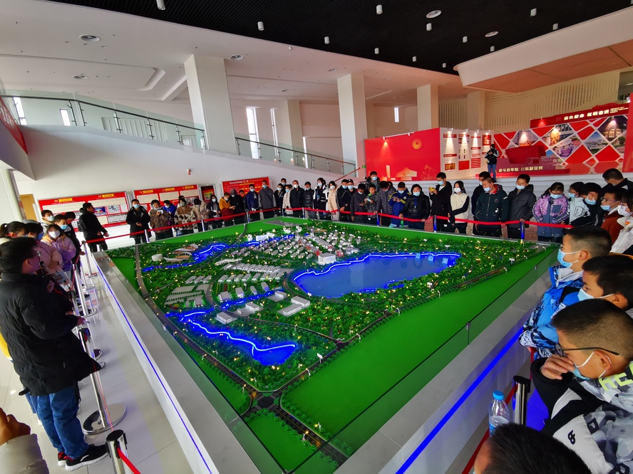 20211107校区开展文化润疆之市一中走进中石大主题研学活动 (1)