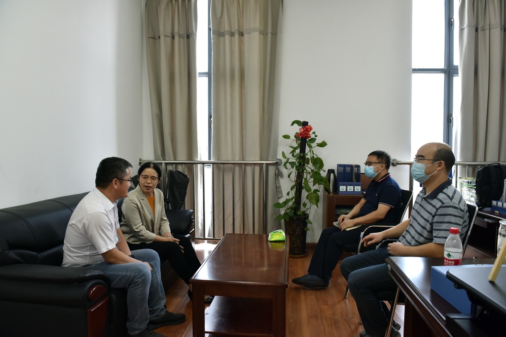 20210909张红艳慰问石油学院教师 (6)