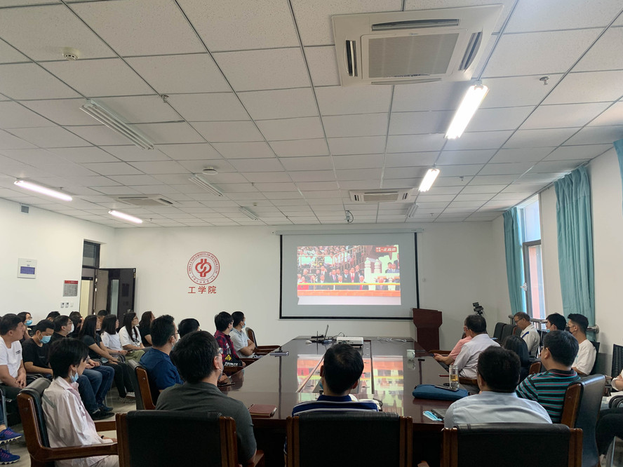 20210701 校区干部师生观看庆祝中国共产党成立100周年大会——邱煜珩摄影 (15)