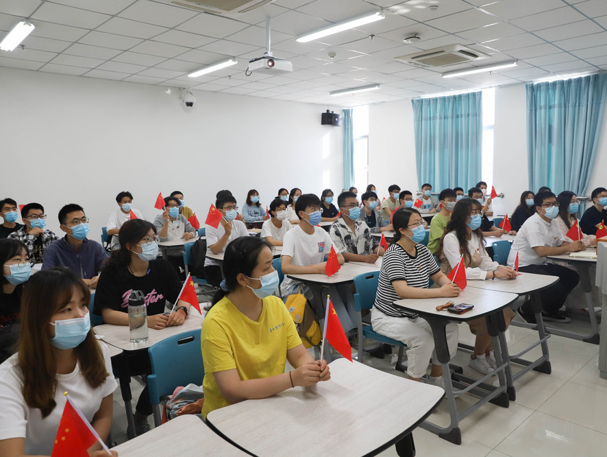 20210701 校区干部师生观看庆祝中国共产党成立100周年大会——邱煜珩摄影 (13)