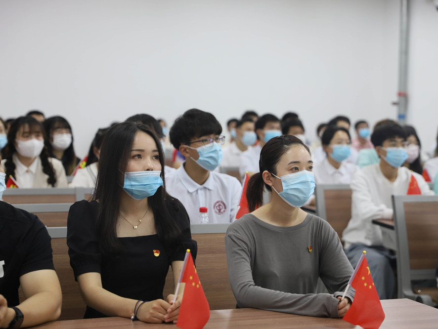 20210701 校区干部师生观看庆祝中国共产党成立100周年大会——邱煜珩摄影 (6)