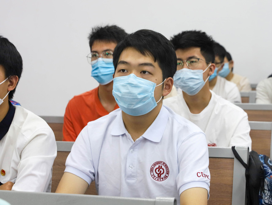 20210701 校区干部师生观看庆祝中国共产党成立100周年大会——邱煜珩摄影 (7)