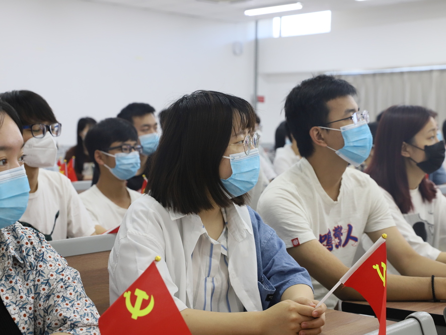 20210701 校区干部师生观看庆祝中国共产党成立100周年大会——邱煜珩摄影 (8)