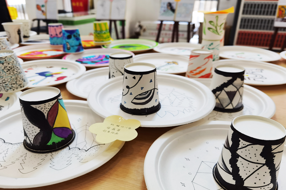 20201216+文理学院思政系举办“创意美术“主题绘画展览 (3)_副本