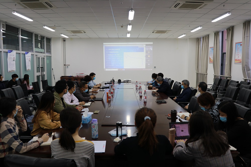 20201123校区文理学院举办“2020年疫情防控常态化下的经济金融发展”论坛合照剪裁后